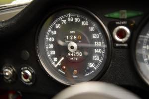 Image 40/50 of Jaguar E-Type (1969)