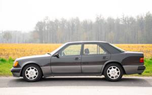 Bild 4/61 von Mercedes-Benz 500 E (1992)