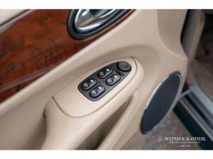 Bild 26/30 von Jaguar XJ 8 Executive (1998)