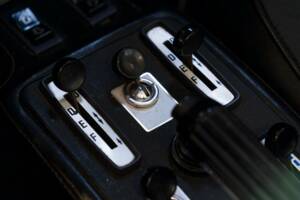 Image 28/38 of Ferrari 512 BB (1980)
