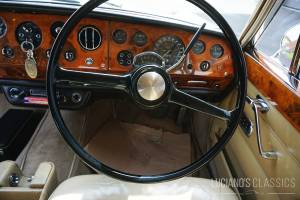 Image 16/34 of Rolls-Royce Silver Shadow I (1968)