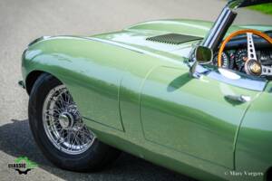 Image 53/60 de Jaguar E-Type (1969)