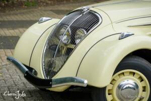Image 23/47 of Peugeot 402 Eclipse (1935)