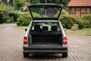 Imagen 18/72 de Mercedes-Benz 250 TD (1991)