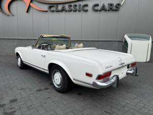 Image 17/50 of Mercedes-Benz 280 SL (1969)