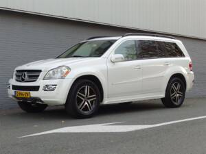 Bild 4/98 von Mercedes-Benz GL 450 4MATIC (2007)