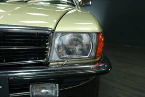 Imagen 33/50 de Mercedes-Benz 380 SL (1984)