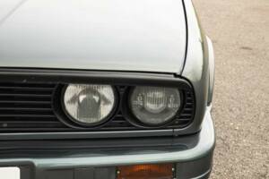 Image 44/50 of BMW 325i (1990)