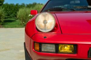 Image 22/50 of Porsche 928 S (1984)