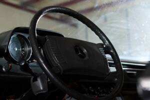 Image 33/64 of Mercedes-Benz 230/6 LWB (1976)
