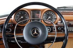 Image 2/99 of Mercedes-Benz 280 SE 3,5 (1971)