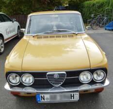 Image 2/13 de Alfa Romeo Giulia Nuova Super 1300 (1975)