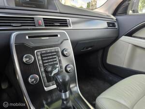 Image 26/44 of Volvo V 70 2.0 T5 (2012)