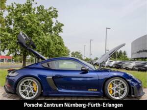 Image 20/50 of Porsche 718 Cayman GT4 RS Weissach (2025)