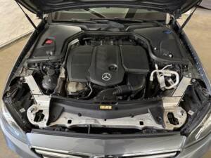 Image 32/32 of Mercedes-Benz E 200 d (2020)