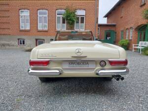 Image 8/15 de Mercedes-Benz 230 SL (1965)