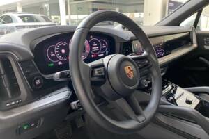 Image 6/12 of Porsche Cayenne Coupé E-Hybrid (2023)