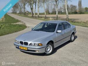 Imagen 2/37 de BMW 523i (1999)