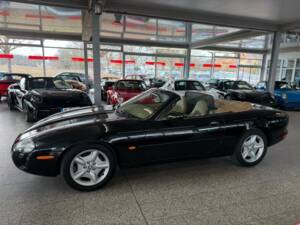 Image 27/34 of Jaguar XK8 4.0 (1997)