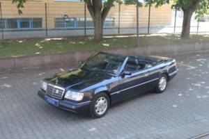 Image 3/21 of Mercedes-Benz E 320 (1995)