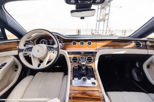 Imagen 16/22 de Bentley Continental GTC V8 (2020)