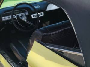 Bild 10/18 von Chevrolet Corvair Monza Convertible (1964)