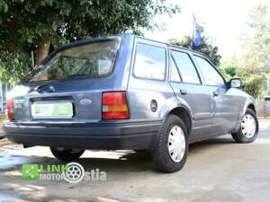 Image 4/10 of Ford Escort 1.3 Turnier (1989)