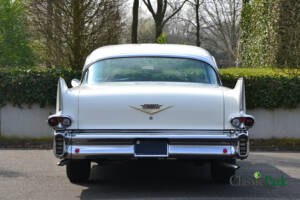 Image 4/50 of Cadillac de Ville Touring Sedan (1958)