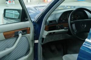 Bild 45/50 von Mercedes-Benz 300 SE (1990)