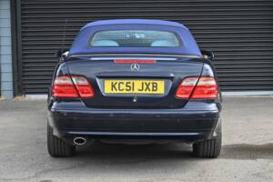 Image 38/50 of Mercedes-Benz CLK 230 Kompressor (2002)