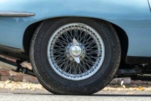 Image 42/50 de Jaguar E-Type (1968)