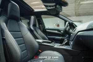 Afbeelding 19/24 van Mercedes-Benz C 63 AMG T (2010)