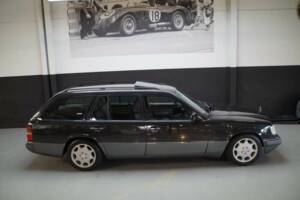 Bild 29/50 von Mercedes-Benz E 280 T (1994)
