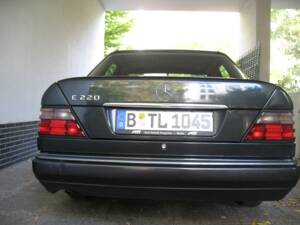 Bild 2/32 von Mercedes-Benz E 220 (1995)