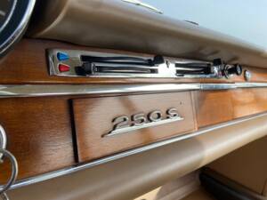 Image 43/52 of Mercedes-Benz 250 S (1967)