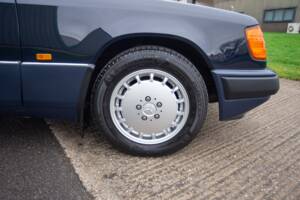 Bild 26/26 von Mercedes-Benz 300 TE (1992)