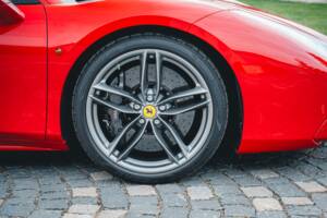Image 16/56 of Ferrari 488 GTB (2020)