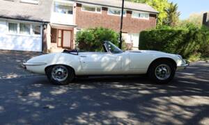 Image 2/50 de Jaguar Type E V12 (1972)