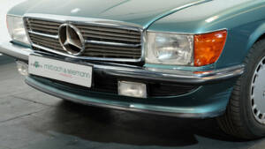 Immagine 6/42 di Mercedes-Benz 560 SL (1989)
