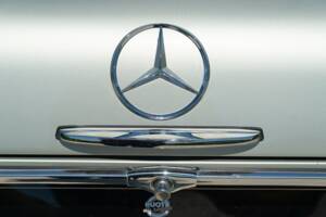 Image 30/50 of Mercedes-Benz 230 SL (1965)