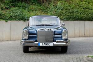 Image 11/76 de Mercedes-Benz 220 S b (1963)