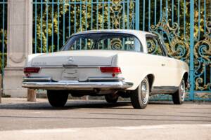 Image 2/18 of Mercedes-Benz 220 SE b (1962)