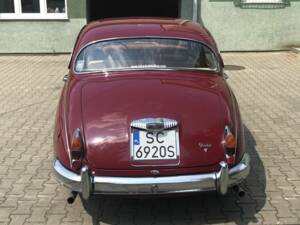 Bild 4/7 von Daimler 2,5 Liter V8 (1966)