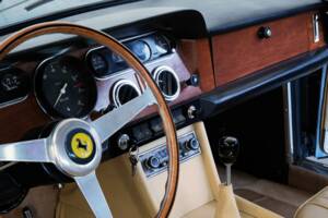 Image 23/50 of Ferrari 330 GT 2+2 (1964)