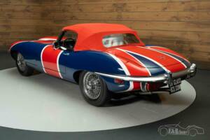 Image 7/17 de Jaguar E-Type (1970)