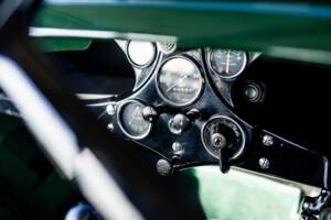 Image 12/50 of Morris Eight (1937)