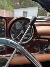 Image 13/15 of Mercedes-Benz 300 SE (1965)