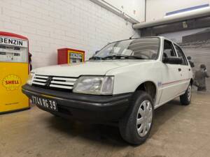 Image 2/16 of Peugeot 205 (1992)