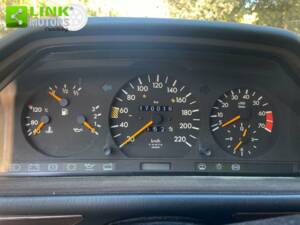 Bild 30/48 von Mercedes-Benz 200 E (1991)