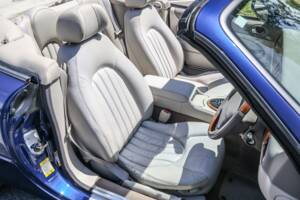 Image 11/36 of Jaguar XK8 4.0 (2001)